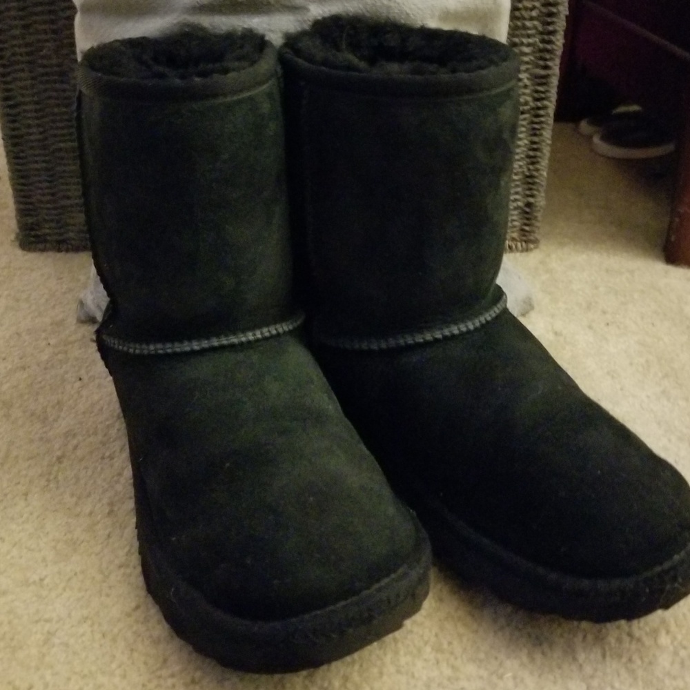 Girls size 2 UGG Classic Sheepskin Boot